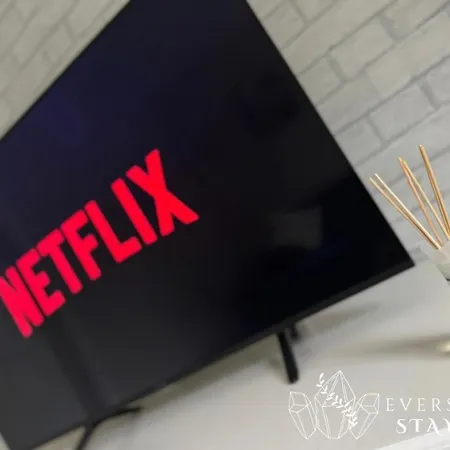 Stylish 3-bed With Parking - Ideal For Long Leeds