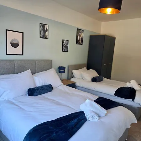 Stylish 3-bed With Parking - Ideal For Long Nyaraló