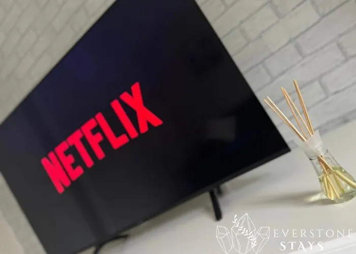 Stylish 3-bed With Parking - Ideal For Long Leeds