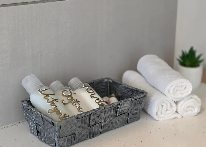 Stylish 3-bed With Parking - Ideal For Long Leeds