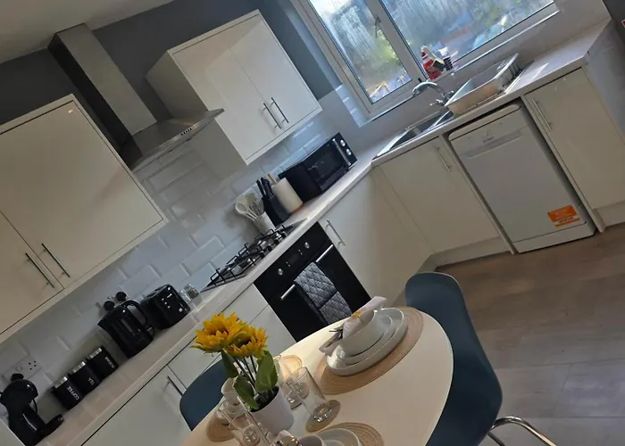 Nyaraló Stylish 3-bed With Parking - Ideal For Long Leeds