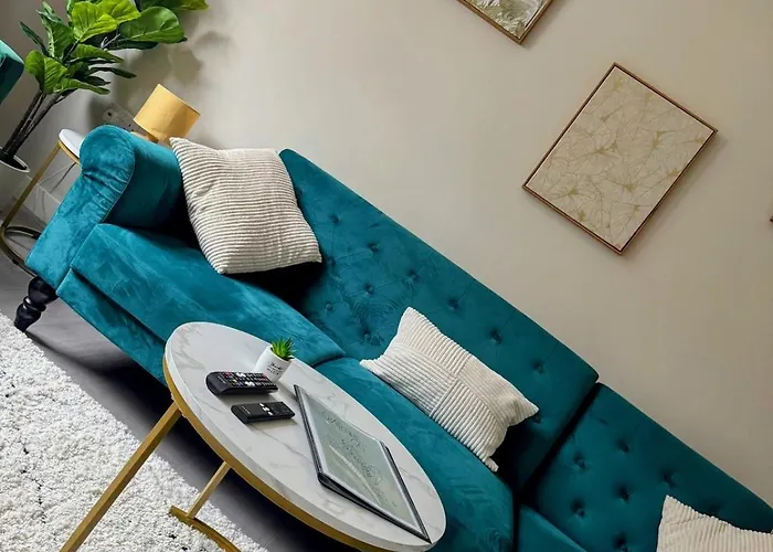 Stylish 3-bed With Parking - Ideal For Long Holiday home Leeds (West Yorkshire)