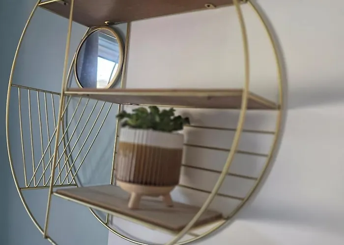 Stylish 3-bed With Parking - Ideal For Long Holiday home Leeds (West Yorkshire)