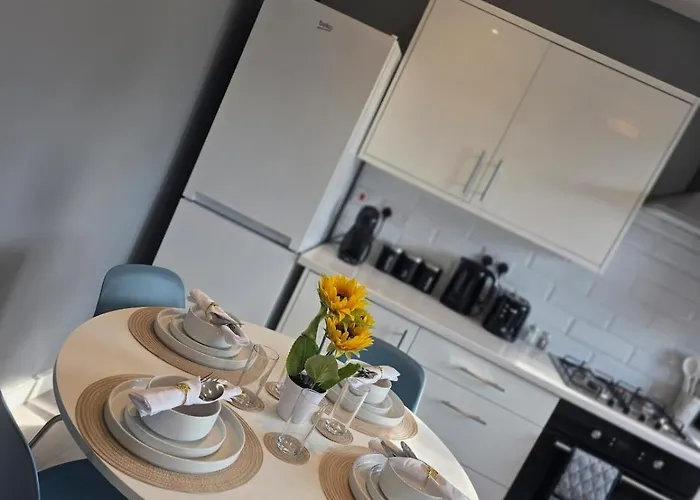 Prázdninový dům Stylish 3-bed With Parking - Ideal For Long Leeds (West Yorkshire)
