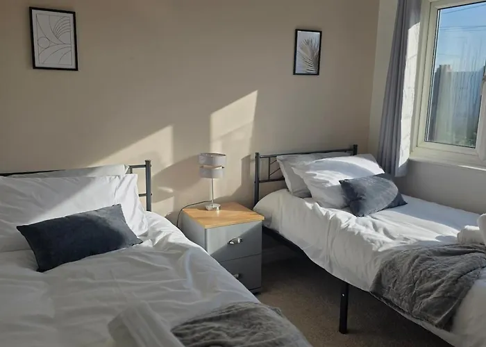 Stylish 3-bed With Parking - Ideal For Long Prázdninový dům Leeds (West Yorkshire)
